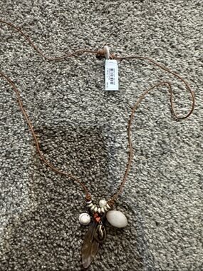 Boho Feather & Stone Pendant Necklace — Brown and White j Jill NWT